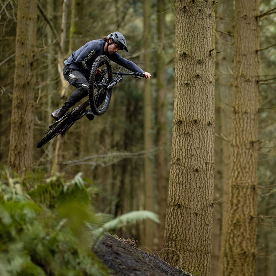 Celoodpružené enduro a gravity kolo Whyte Sythe S